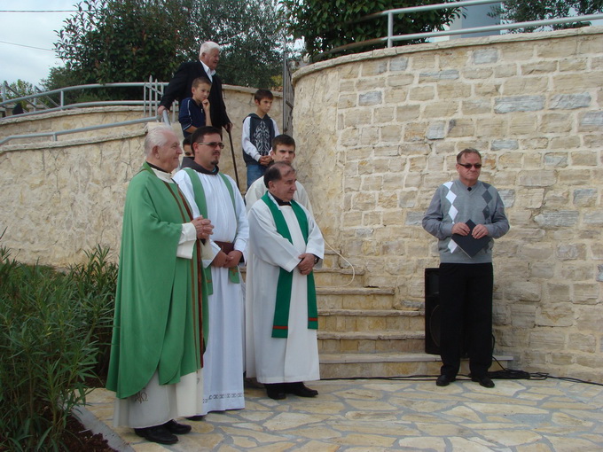 U Buliću otkriveno poprsje don Petra Nakića, foto: Marko Ledenko U Buliću otkriveno poprsje don Petra Nakića, foto: Marko Ledenko