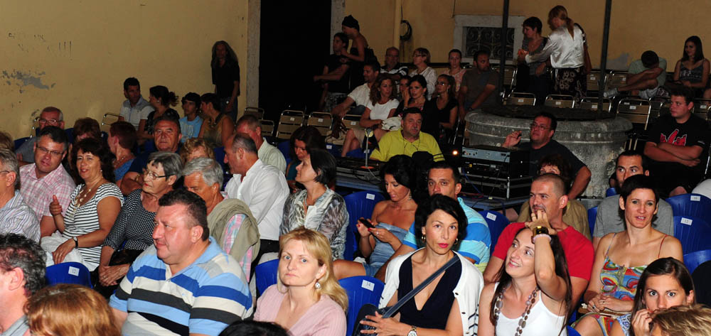 17. Zadarsko kazališno ljeto: predstava “Pitur”, foto: Nenad Marcev 17. Zadarsko kazališno ljeto: predstava “Pitur”, foto: Nenad Marcev