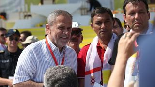 Sarajevo, Bosna i Hercegovina – Sluzbeni posjet pape Franje Sarajevu. Ovo je treci papinski posjet Bosni i Hercegovini. Prethodni posjeti pape Ivana Pavla II bili su pastoralni dok je posjet pape Franje primarno drzavnicki. Nakon susreta s drzavnim duznos Sarajevo, Bosna i Hercegovina – Sluzbeni posjet pape Franje Sarajevu. Ovo je treci papinski posjet Bosni i Hercegovini. Prethodni posjeti pape Ivana Pavla II bili su pastoralni dok je posjet pape Franje primarno drzavnicki. Nakon susreta s drzavnim duznos