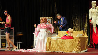 Zadar, 12.11.2012. snimio: Nenad Marčev
SATIRIČKO KAZALIŠTE KEREMPUH
Jean Poiret:
Krletka, komedija
redatelj: Krešimir Dolenčić
igraju: Ž. Königsknecht, H. Kečkeš, M. Mirković,
I. Đuričić, L. Petrušić, B. Perić, V. Čokljat,
M. Posavec Zadar, 12.11.2012. snimio: Nenad Marčev
SATIRIČKO KAZALIŠTE KEREMPUH
Jean Poiret:
Krletka, komedija
redatelj: Krešimir Dolenčić
igraju: Ž. Königsknecht, H. Kečkeš, M. Mirković,
I. Đuričić, L. Petrušić, B. Perić, V. Čokljat,
M. Posavec