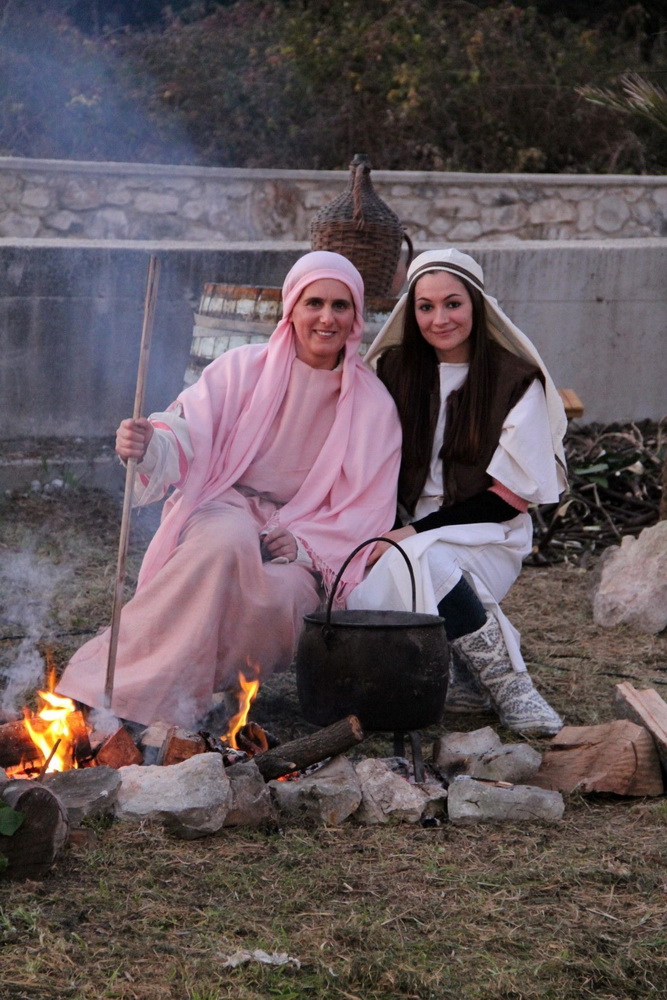 U Diklu kod bunara upriličene žive jaslice U Diklu kod bunara upriličene žive jaslice