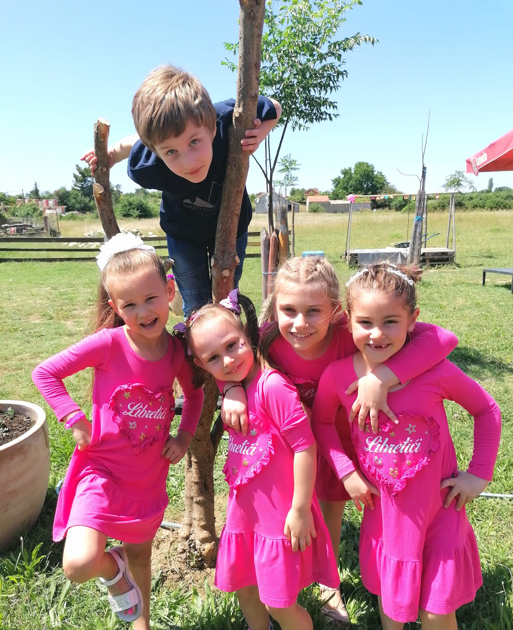 Libretići na snimanju spota u Ponylandu Libretići na snimanju spota u Ponylandu