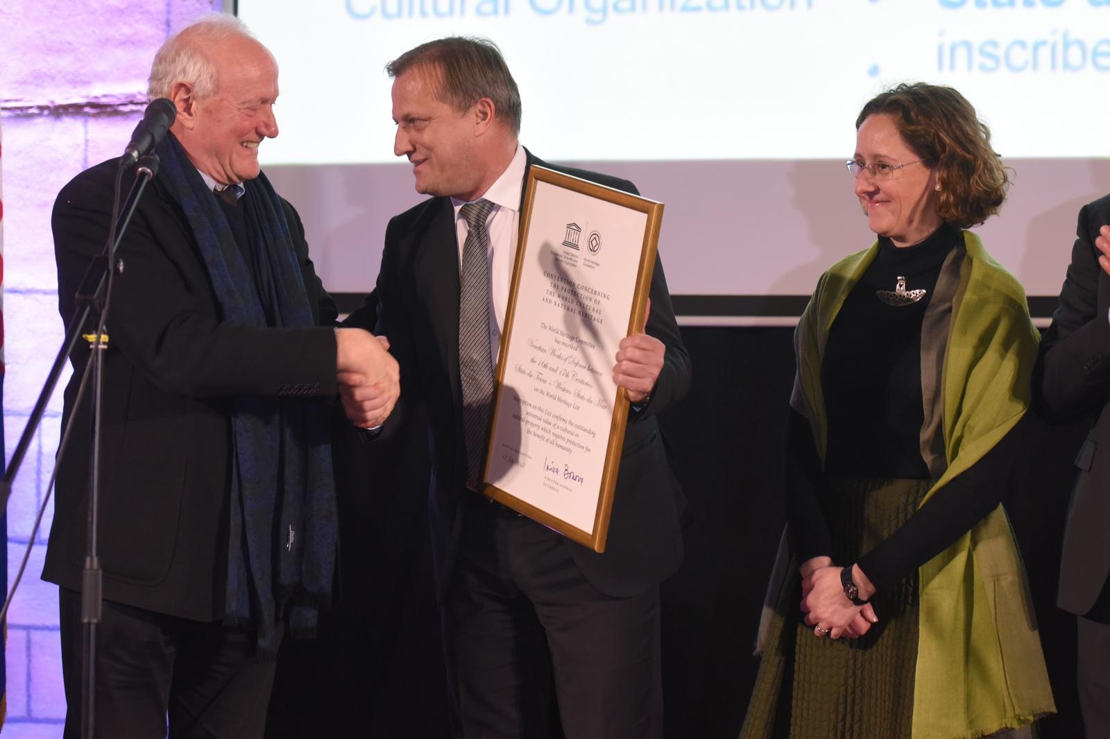 Gradonačelniku Zadra Branku Dukiću uručena povelja UNESCO-a