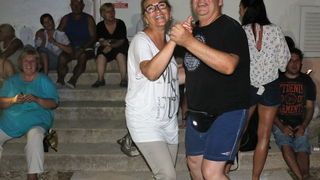 Virsko ljeto 2016: Tomislav Bralić i klapa Intrade oduševili 12 tisuća obožavatelja na virskoj rivi Virsko ljeto 2016: Tomislav Bralić i klapa Intrade oduševili 12 tisuća obožavatelja na virskoj rivi