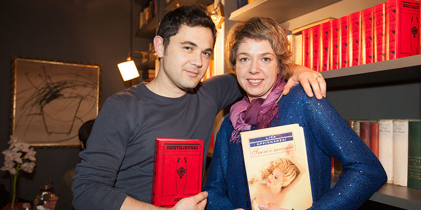 2013.03.13., Zagreb, Velvet Cafe
Knjizevna vecer sa Srdanom Sandicem – Roman i Ivana Simic-Bodrozic
Nakon Ivane Sajko, Irene Matijašević i Dubravke Crnojević Carić u goste nam dolazi jedan uspješan spisateljski par. Ivana Simić Bodrožić i Roman Si