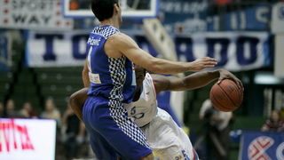 Zagreb, 050610.
KC Drazen Petrovic.
Trg Drazena Petrovica 3.
3. kosarkaska utakmica finala doigravanja izmedju Cibone i Zadra.
Na slici: Gordon Jamont.
Foto: Goran Mehkek / CROPIX Zagreb, 050610.
KC Drazen Petrovic.
Trg Drazena Petrovica 3.
3. kosarkaska utakmica finala doigravanja izmedju Cibone i Zadra.
Na slici: Gordon Jamont.
Foto: Goran Mehkek / CROPIX