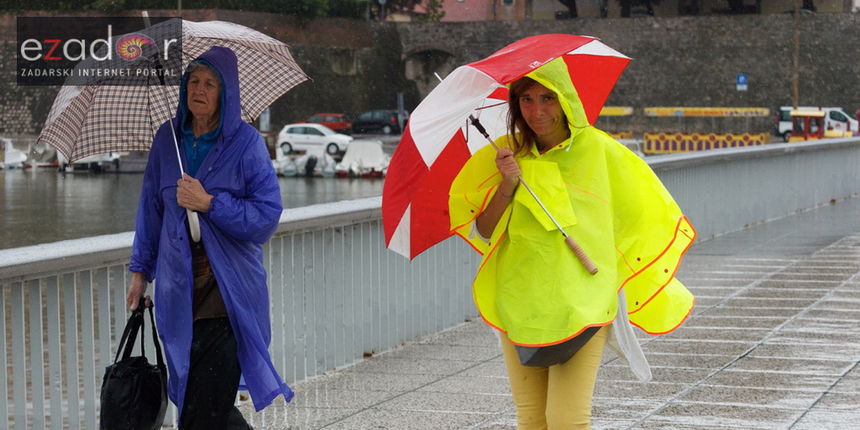 Đir gradom nakon poplave kataklizmičkih razmjera 11. rujna 2017. Đir gradom nakon poplave kataklizmičkih razmjera 11. rujna 2017.