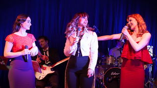 Valentinovo Fever glazbenice Marije Husar za pamćenje! Slavlje ljubavi uveličali su i Maya Sar, Vanda Winter, Sementa Rajhard, Damir Kedžo, dok su u ljubavnim čarima uživali gradonačelnik Milan Bandić, Martina Tomčić i Ivana Husar, glumac Vedran Komeričk Valentinovo Fever glazbenice Marije Husar za pamćenje! Slavlje ljubavi uveličali su i Maya Sar, Vanda Winter, Sementa Rajhard, Damir Kedžo, dok su u ljubavnim čarima uživali gradonačelnik Milan Bandić, Martina Tomčić i Ivana Husar, glumac Vedran Komeričk