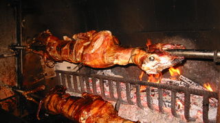 Crna ovca u Baški na otoku Krku Crna ovca u Baški na otoku Krku