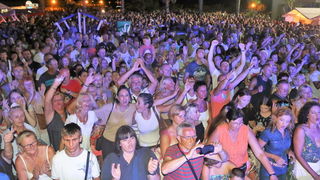 Virsko ljeto 2016: Tomislav Bralić i klapa Intrade oduševili 12 tisuća obožavatelja na virskoj rivi Virsko ljeto 2016: Tomislav Bralić i klapa Intrade oduševili 12 tisuća obožavatelja na virskoj rivi