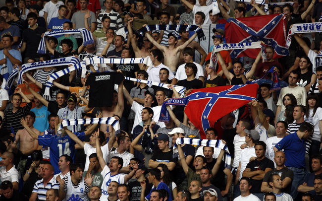 Zadar, 010610.
Dvorana Kresimir Cosic u Zadru. Druga finalna utakmica kosarkaskog prvenstva Hrvatske odigrana izmedju KK Zadar i KK Cibona.
Na slici: Navijaci Zadra Tornado.
Foto: Jure Miskovic / CROPIX Zadar, 010610.
Dvorana Kresimir Cosic u Zadru. Druga finalna utakmica kosarkaskog prvenstva Hrvatske odigrana izmedju KK Zadar i KK Cibona.
Na slici: Navijaci Zadra Tornado.
Foto: Jure Miskovic / CROPIX