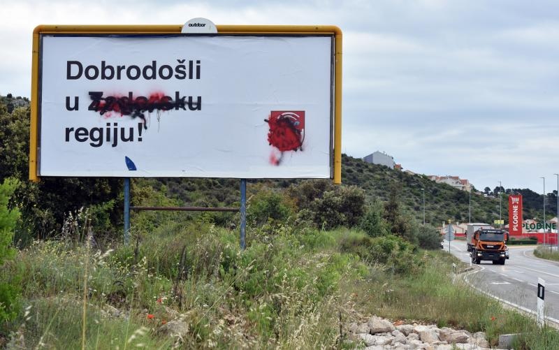 Bilice: Postavljen billboard “Dobrodošli u Zadarsku regiju”. Foto: Hrvoje Jelavic/PIXSELL Bilice: Postavljen billboard “Dobrodošli u Zadarsku regiju”. Foto: Hrvoje Jelavic/PIXSELL