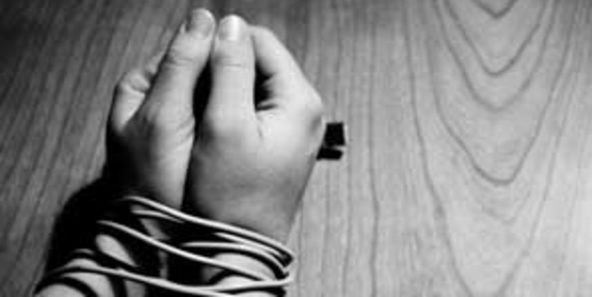 svezane ruke svezane ruke