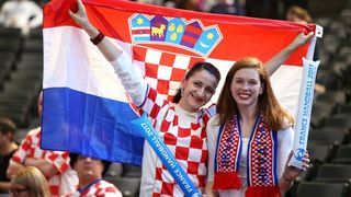 Hrvatski navijači u Parizu na utakmici Slovenija – Hrvatska za 3. mjesto na Svjetskom prvenstvu