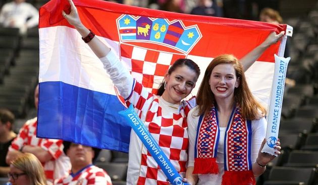 Hrvatski navijači u Parizu na utakmici Slovenija – Hrvatska za 3. mjesto na Svjetskom prvenstvu
