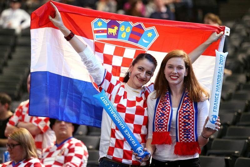 Hrvatski navijači u Parizu na utakmici Slovenija – Hrvatska za 3. mjesto na Svjetskom prvenstvu