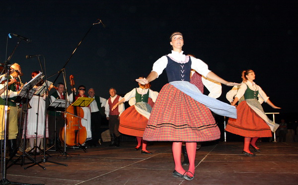 Vecer folklora: KUD Nevijana i ansambl Horenak u Nevidjenima Vecer folklora: KUD Nevijana i ansambl Horenak u Nevidjenima
