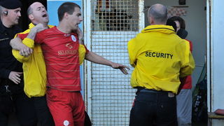 Zadar, 260513.
Stadion Stanovi.
Utakmica MAXtv 1. HNL izmedju Zadra i Splita. Nakon utakmice tamnoputi igrac Splita Belle je reagirao na rasisticke uvrede iz publike pa je doslo do naguravanja i tucnjave sa zastitarom.
Foto: Luka Gerlanc / CROPIX Zadar, 260513.
Stadion Stanovi.
Utakmica MAXtv 1. HNL izmedju Zadra i Splita. Nakon utakmice tamnoputi igrac Splita Belle je reagirao na rasisticke uvrede iz publike pa je doslo do naguravanja i tucnjave sa zastitarom.
Foto: Luka Gerlanc / CROPIX