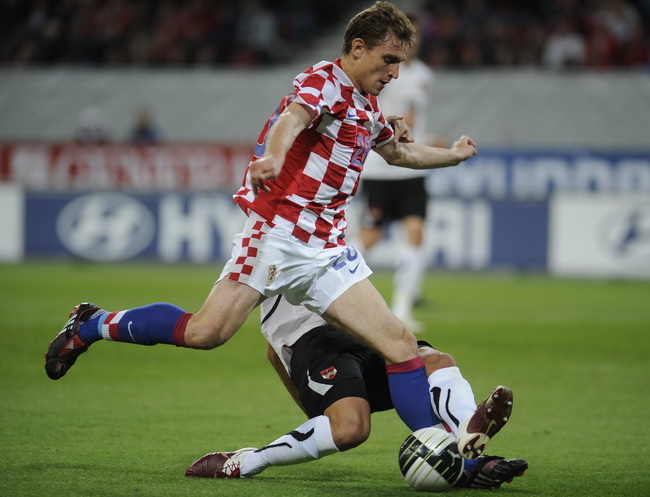 Klagenfurt, 190510.
Prijateljska nogometna utakmica na stadionu Hypo Group Arena izmedju reprezentacija Austrije i Hrvatske.
Na slici: Nikica Jelavic sa loptom.
Foto: Drago Sopta / CROPIX