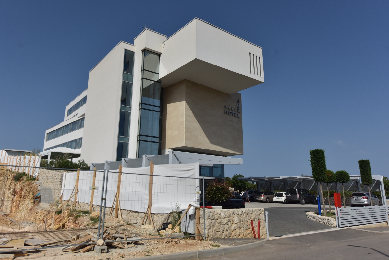 Ministar turizma Gari Cappelli obišao hotel u vlasništvu Dejana Lovrena