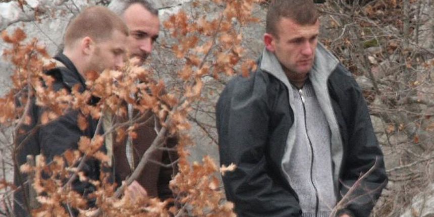 Luku Pezelja policija je odvela na mjesto zločina (Foto: 24sata.hr) Luku Pezelja policija je odvela na mjesto zločina (Foto: 24sata.hr)