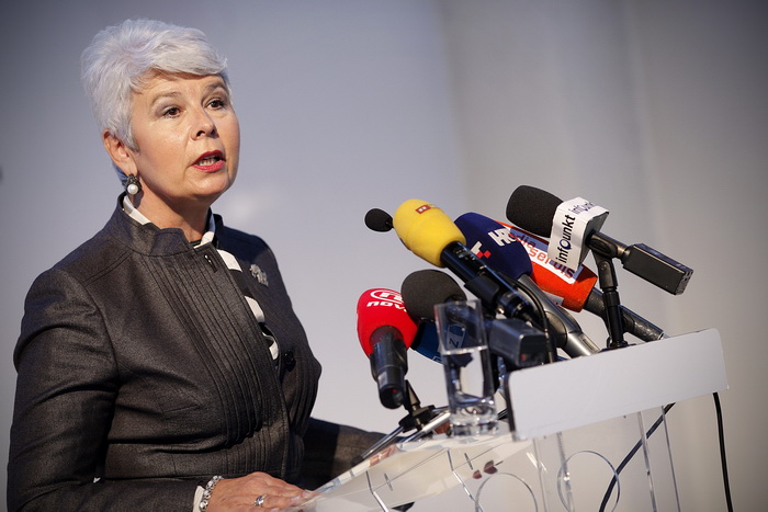 Zagreb, 300911.
Sajam mode Fashion.hr, koji je na Zagrebackom velesajmu okupio 90 izlagaca iz Hrvatske i 29 iz regije, otvorila je predsjednica Vlade RH Jadranka Kosor. 
Na slici: premijerka Kosor.
Foto: Dragan Matic / Cropix