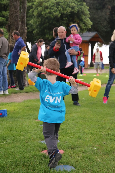 Sportska manifestacija za djecu “1000 koraka kroz 1000 ulica” SŠ “Loptica” Sportska manifestacija za djecu “1000 koraka kroz 1000 ulica” SŠ “Loptica”