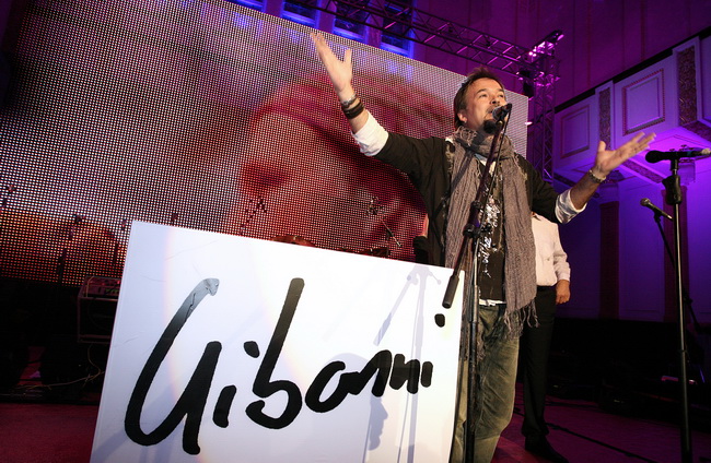 Zagreb, 031209.
Premijera spota za hit singl “Zedjam” Zlatana Stipisica Gibannija u Hrvatskom drzavnom arhivu. Na promociji je Gibonni potpisao ugovor s T Mobilom.
Foto: Sandra Simunovic / CROPIX Zagreb, 031209.
Premijera spota za hit singl “Zedjam” Zlatana Stipisica Gibannija u Hrvatskom drzavnom arhivu. Na promociji je Gibonni potpisao ugovor s T Mobilom.
Foto: Sandra Simunovic / CROPIX