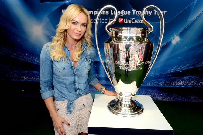 Tarik Filipović, Mila Horvat i Renata Sopek na predstavljanju trofeja Lige prvaka Tarik Filipović, Mila Horvat i Renata Sopek na predstavljanju trofeja Lige prvaka