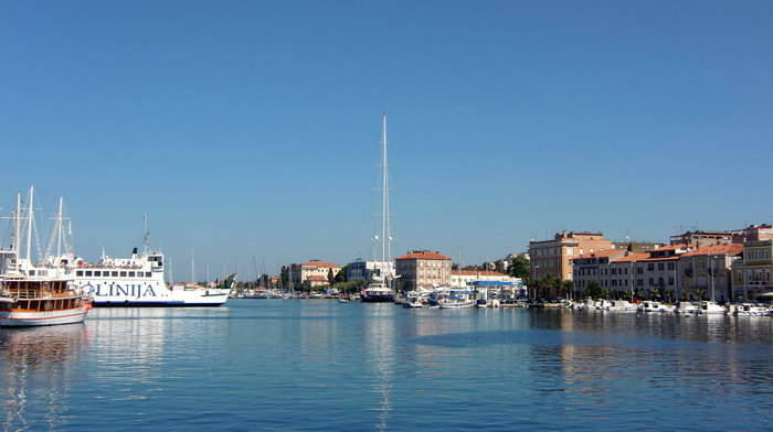 Jedrenjak Salute i superhajta Anna u zadarskoj marini, Foto: Mladen Malik Jedrenjak Salute i superhajta Anna u zadarskoj marini, Foto: Mladen Malik