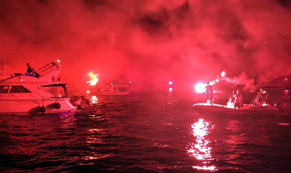 Doček zlatnih zadarskih olimpijaca Šime Fantele i Igora Marenića: Bakljada na brodovima od Vitrenjaka do Morskih orgulja. Foto: Tija Malik Doček zlatnih zadarskih olimpijaca Šime Fantele i Igora Marenića: Bakljada na brodovima od Vitrenjaka do Morskih orgulja. Foto: Tija Malik