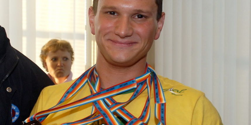 Dubrovnik, 101209.
Danas je na dubrovackom aerodromu svecano docekan Mihovil Spanja, plivac s invalidnoscu, svjetski prvak i osvajac 4 medalje na Svjetskom prvenstvu u Rio de Janeiru
Na slici: Mihovil Spanja s osvojenim medaljama.
Foto: Zeljko Tutnjevic / Dubrovnik, 101209.
Danas je na dubrovackom aerodromu svecano docekan Mihovil Spanja, plivac s invalidnoscu, svjetski prvak i osvajac 4 medalje na Svjetskom prvenstvu u Rio de Janeiru
Na slici: Mihovil Spanja s osvojenim medaljama.
Foto: Zeljko Tutnjevic /