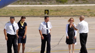 Dubrovnik, 210809.
Danas je u Dubrovnik s delegacijom Sarajevo Film Festivala stigla glumica Gillian Anderson, kao gost Dubrovnik Film Meetinga.
Docekale su je predstavnice Jadranskih luksuznih hotela u cijim ce objektima i boraviti.
Foto: Zeljko Tutnjevi