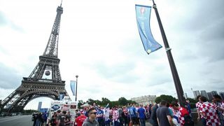 Euro 2016: Hrvatski navijači napravili fenomenalnu atmosferu u Parizu. Photo: Sanjin Strukić/PIXSELL Euro 2016: Hrvatski navijači napravili fenomenalnu atmosferu u Parizu. Photo: Sanjin Strukić/PIXSELL