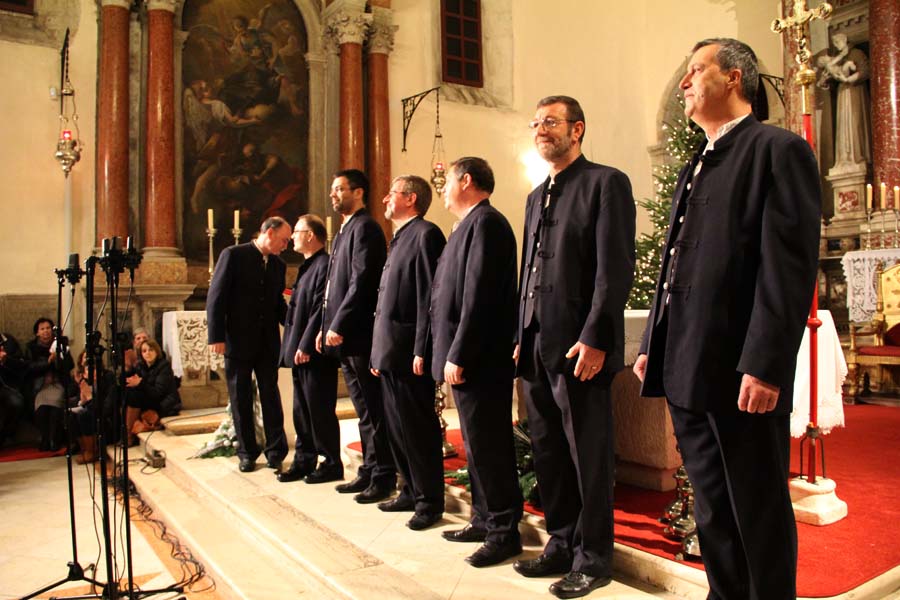 Klapski božićni koncert u crkvi sv. Frane ; foto Iva Perinčić Klapski božićni koncert u crkvi sv. Frane ; foto Iva Perinčić