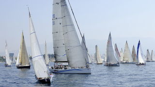 Split, 240911.
Na 80.Mrduja jubilarnoj regati izislo 242 plovila u borbu za veliki trofej. Na startu vjetar nije bio naklonjen jedrilicarima pa su mnogi satima plutali u bonaci.
Na slici: start.
Foto: Jadran Babic / CROPIX