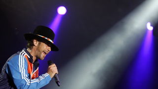 Zagreb, 210611.
RSC Jarun.
Otok hrvatske mladezi.
T-mobile INmusic festival.
Prvi dan tradicionalno najveceg glazbenog spektakla u Hrvatskoj koji se odrzava 21. i 22.06.
Na slici: Jamiroquai.
Foto: Tomislav Kristo / CROPIX Zagreb, 210611.
RSC Jarun.
Otok hrvatske mladezi.
T-mobile INmusic festival.
Prvi dan tradicionalno najveceg glazbenog spektakla u Hrvatskoj koji se odrzava 21. i 22.06.
Na slici: Jamiroquai.
Foto: Tomislav Kristo / CROPIX