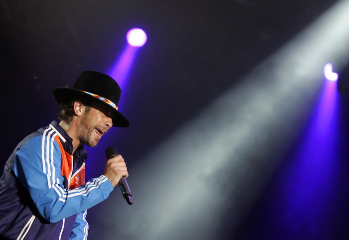 Zagreb, 210611.
RSC Jarun.
Otok hrvatske mladezi.
T-mobile INmusic festival.
Prvi dan tradicionalno najveceg glazbenog spektakla u Hrvatskoj koji se odrzava 21. i 22.06.
Na slici: Jamiroquai.
Foto: Tomislav Kristo / CROPIX Zagreb, 210611.
RSC Jarun.
Otok hrvatske mladezi.
T-mobile INmusic festival.
Prvi dan tradicionalno najveceg glazbenog spektakla u Hrvatskoj koji se odrzava 21. i 22.06.
Na slici: Jamiroquai.
Foto: Tomislav Kristo / CROPIX