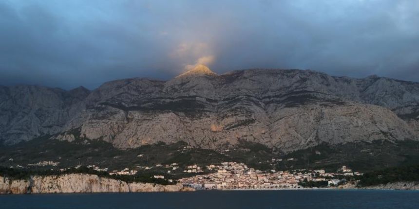 Panoramski pogled s mora na juznu stranu Biokova. Makarska. Photo: Ivo Cagalj/PIXSELL Panoramski pogled s mora na juznu stranu Biokova. Makarska. Photo: Ivo Cagalj/PIXSELL