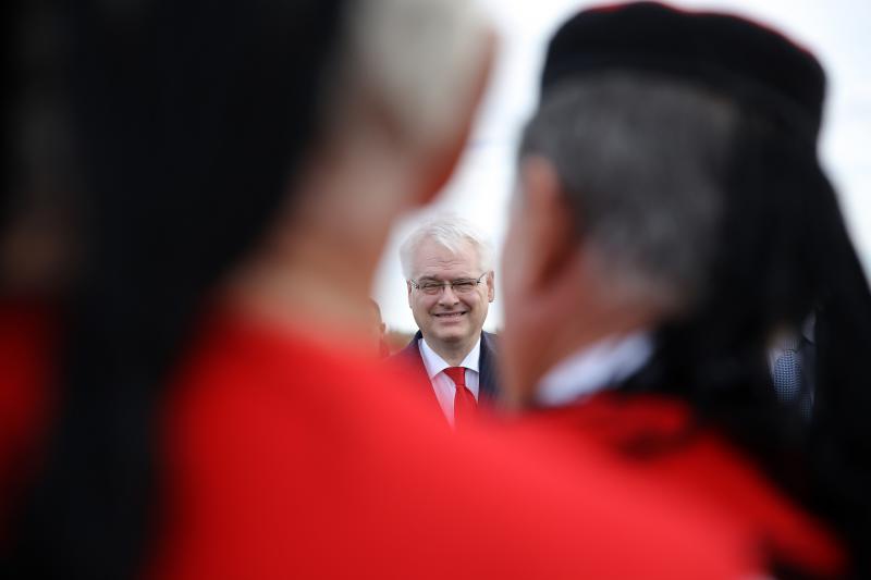 09.11.2013., Tinj – Predsjednik RH Ivo Josipovic posjetio je poljoprivrednike u Tinju te poljoprivrednu zadrugu Maraska Tinj koja je vazan dobavljac visnje maraske za zadarsku tvrtku Maraska d.d. Photo: Filip Brala/PIXSELL