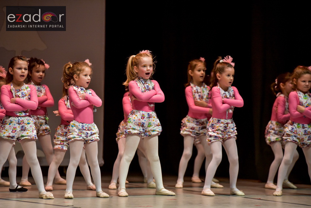 Predstava “Odgojoj” Plesne udruge Gesta u HNK Zadar