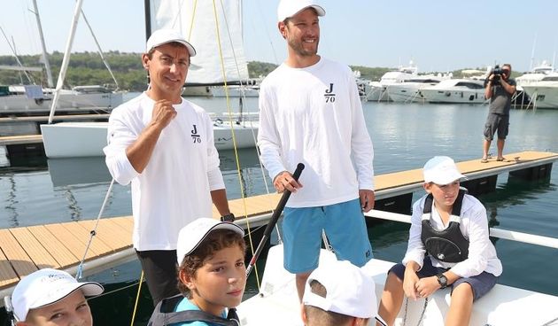 Zlatni olimpijci Fantela i Marenić družili se sa šibenskom djecom povodom dana jedrenja. Photo: Duško Jaramaz/PIXSELL