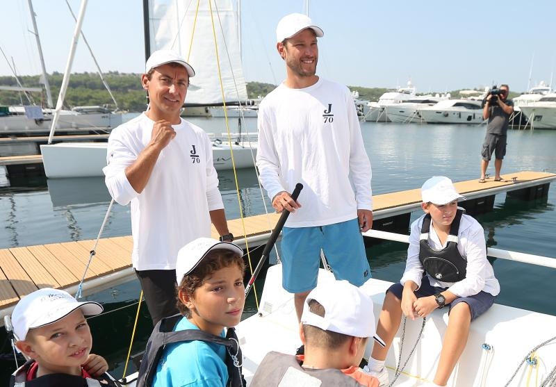 Zlatni olimpijci Fantela i Marenić družili se sa šibenskom djecom povodom dana jedrenja. Photo: Duško Jaramaz/PIXSELL Zlatni olimpijci Fantela i Marenić družili se sa šibenskom djecom povodom dana jedrenja. Photo: Duško Jaramaz/PIXSELL