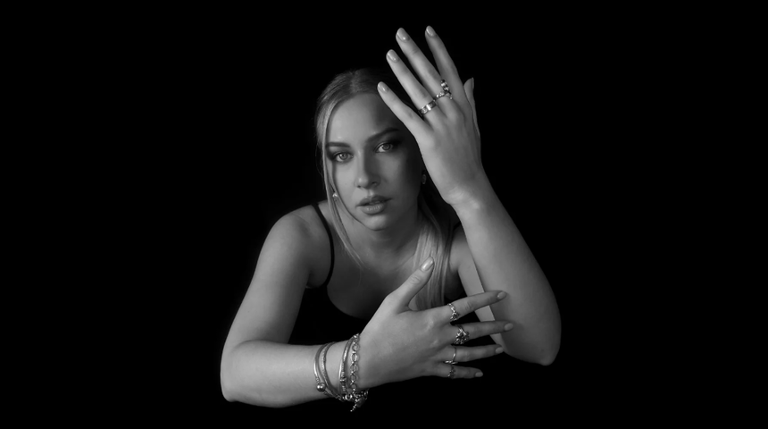 Dani Kristina predstavlja svoju prvu pjesmu