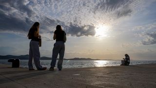 Zadar: Turisti uživaju u zalasku sunca