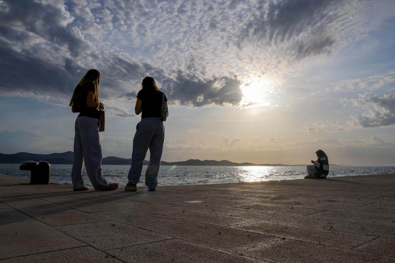 Zadar: Turisti uživaju u zalasku sunca
