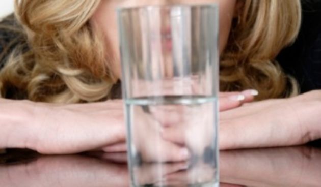 Polupuna čaša, poluprazna, zdravlje,  voda (Metro-portal.hr)