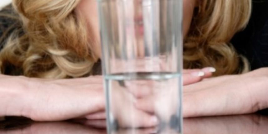 Polupuna čaša, poluprazna, zdravlje,  voda (Metro-portal.hr)