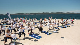 Stotinu vježbača na jutarnjem treningu Aktivne Hrvatske pozdravilo sunce Stotinu vježbača na jutarnjem treningu Aktivne Hrvatske pozdravilo sunce