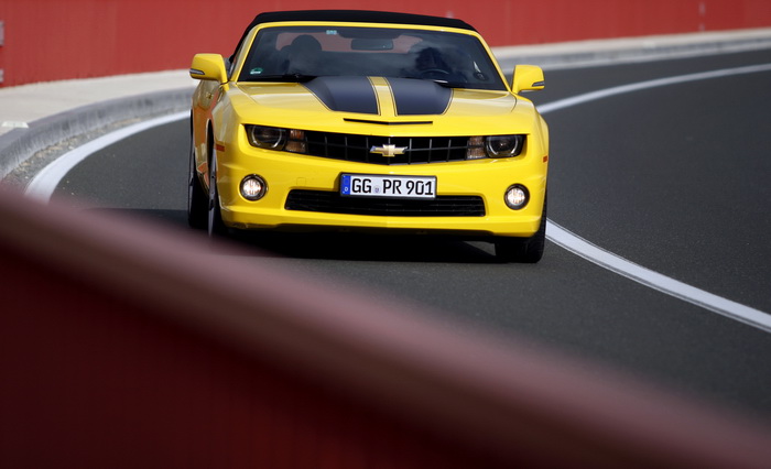 Zadar, 091111.
U Zadru je danas zapocelo predstavljanje novog Chevroletovog automobila Camaro. Novi model Chevroleta privukao je veliki broj novinara iz inozemstva koji ce ovih dana vrsiti testiranje Camara.
Foto: Jure Miskovic / CROPIX Zadar, 091111.
U Zadru je danas zapocelo predstavljanje novog Chevroletovog automobila Camaro. Novi model Chevroleta privukao je veliki broj novinara iz inozemstva koji ce ovih dana vrsiti testiranje Camara.
Foto: Jure Miskovic / CROPIX